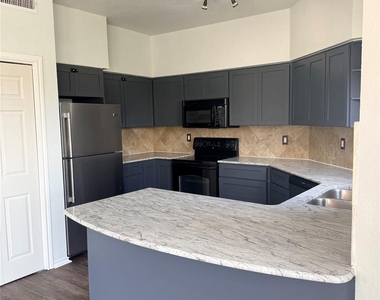 3404 American Dr - Photo Thumbnail 7