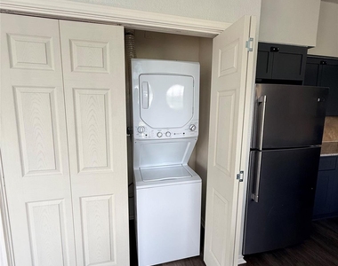 3404 American Dr - Photo Thumbnail 6
