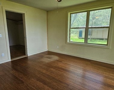 127 Iroquois Dr - Photo Thumbnail 4