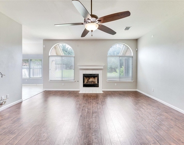 6412 Convict Hill Rd - Photo Thumbnail 9