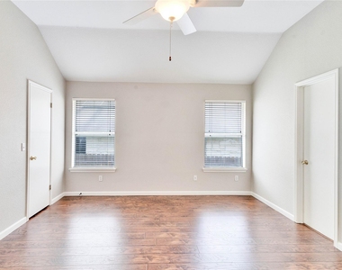 6412 Convict Hill Rd - Photo Thumbnail 20