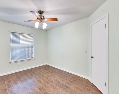 6412 Convict Hill Rd - Photo Thumbnail 17