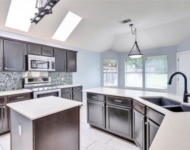 6412 Convict Hill Rd - Photo Thumbnail 6