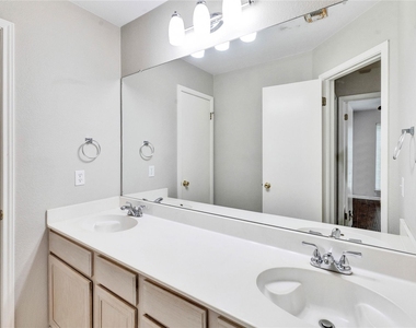 6412 Convict Hill Rd - Photo Thumbnail 21