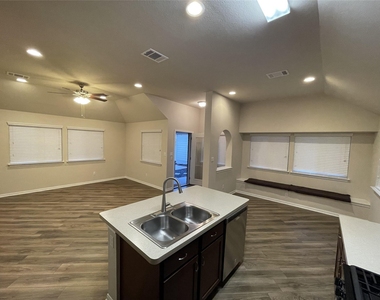 108 Lasino Dr - Photo Thumbnail 10