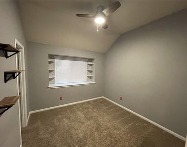 108 Lasino Dr - Photo Thumbnail 15