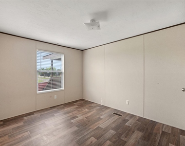 360 Shady Oaks Dr - Photo Thumbnail 24