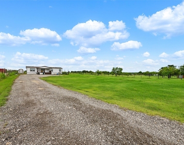 360 Shady Oaks Dr - Photo Thumbnail 3