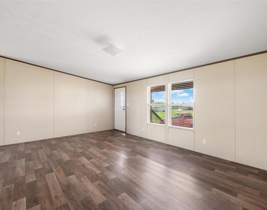 360 Shady Oaks Dr - Photo Thumbnail 7