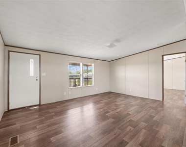 360 Shady Oaks Dr - Photo Thumbnail 5