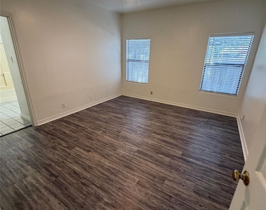 2605 Alcott Ln - Photo Thumbnail 9