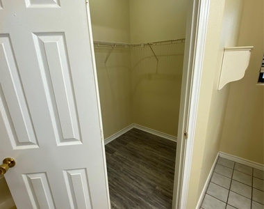 2605 Alcott Ln - Photo Thumbnail 12