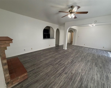 2605 Alcott Ln - Photo Thumbnail 2