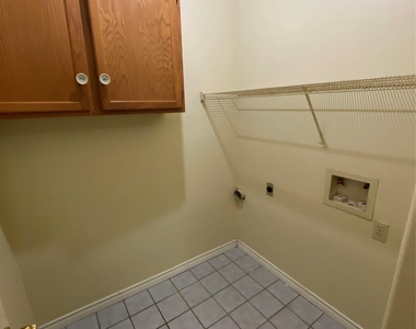 2605 Alcott Ln - Photo Thumbnail 5