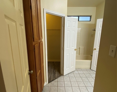 2605 Alcott Ln - Photo Thumbnail 10