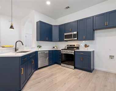 613 Columbine Ave - Photo Thumbnail 7