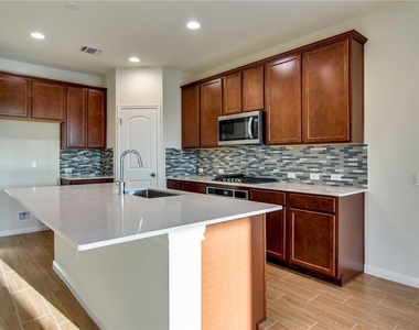 15900 Cessida St - Photo Thumbnail 13