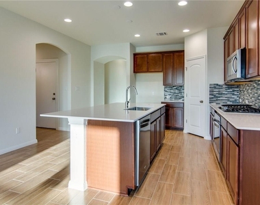 15900 Cessida St - Photo Thumbnail 11