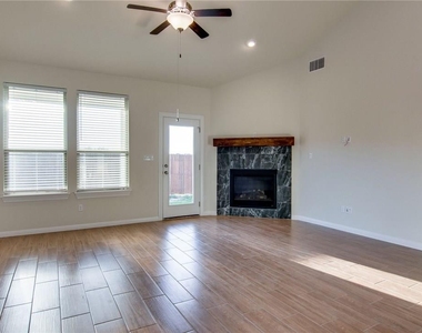 15900 Cessida St - Photo Thumbnail 16