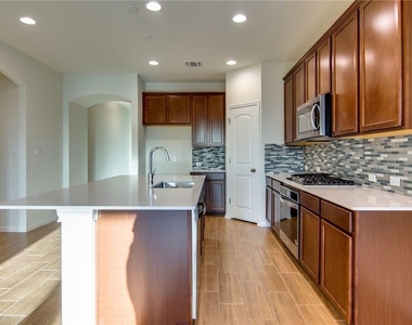 15900 Cessida St - Photo Thumbnail 12