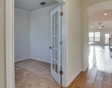 15900 Cessida St - Photo Thumbnail 7