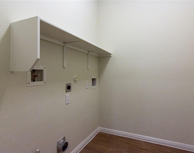 15900 Cessida St - Photo Thumbnail 17