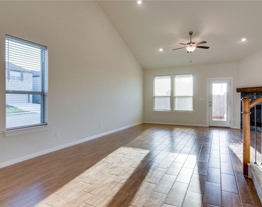 15900 Cessida St - Photo Thumbnail 14