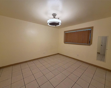 1200 Warrington Dr - Photo Thumbnail 7