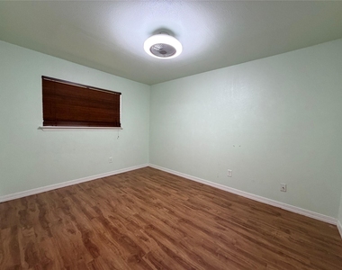 1200 Warrington Dr - Photo Thumbnail 5