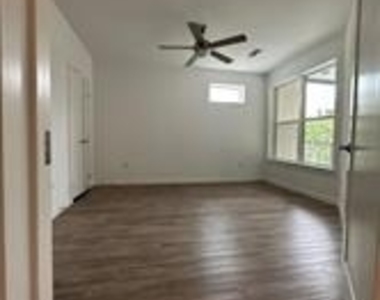4801 Springdale Rd - Photo Thumbnail 8