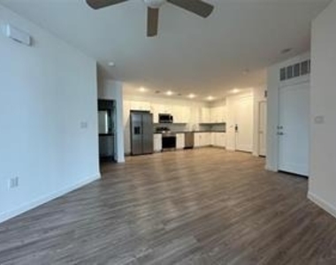 4801 Springdale Rd - Photo Thumbnail 5