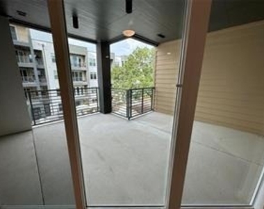 4801 Springdale Rd - Photo Thumbnail 18