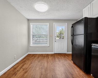 20600 Bonanza St - Photo Thumbnail 12