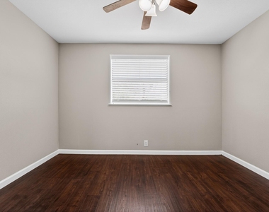 20600 Bonanza St - Photo Thumbnail 7