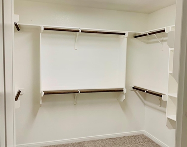 808 Fallbrook Dr - Photo Thumbnail 25