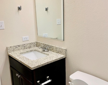 808 Fallbrook Dr - Photo Thumbnail 24