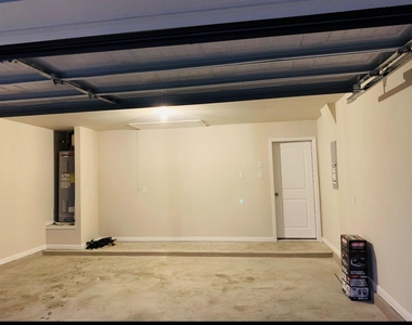 808 Fallbrook Dr - Photo Thumbnail 33