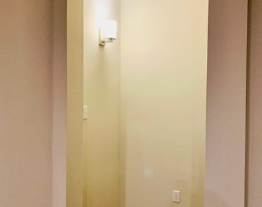 808 Fallbrook Dr - Photo Thumbnail 30