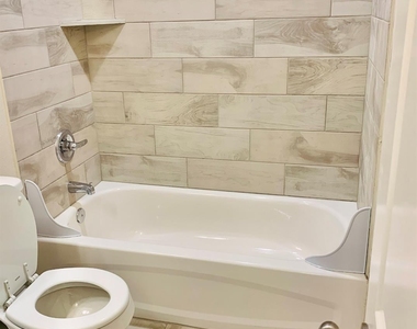 808 Fallbrook Dr - Photo Thumbnail 23