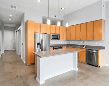 507 Sabine St - Photo Thumbnail 6