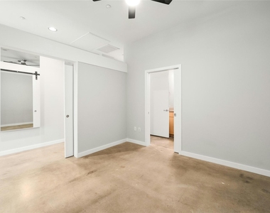 507 Sabine St - Photo Thumbnail 17