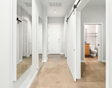 507 Sabine St - Photo Thumbnail 13