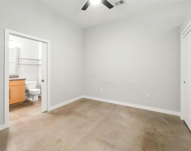 507 Sabine St - Photo Thumbnail 14