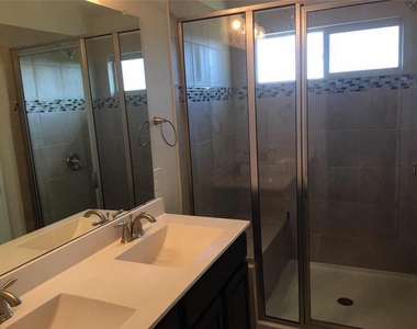 5708 Scenic Lake Dr - Photo Thumbnail 5