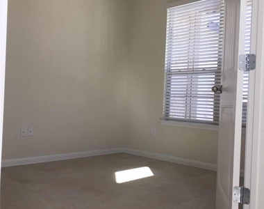 5708 Scenic Lake Dr - Photo Thumbnail 3