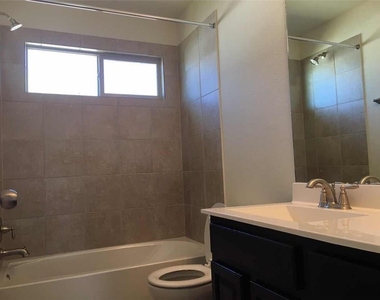 5708 Scenic Lake Dr - Photo Thumbnail 4