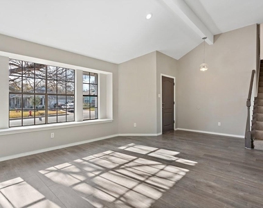 816 Clearwater Trl - Photo Thumbnail 10