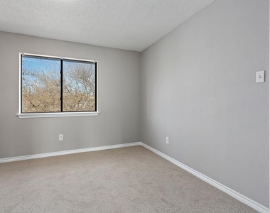 816 Clearwater Trl - Photo Thumbnail 12