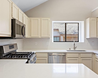 816 Clearwater Trl - Photo Thumbnail 4