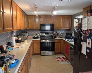 8716 Clearbrook Trl - Photo Thumbnail 4